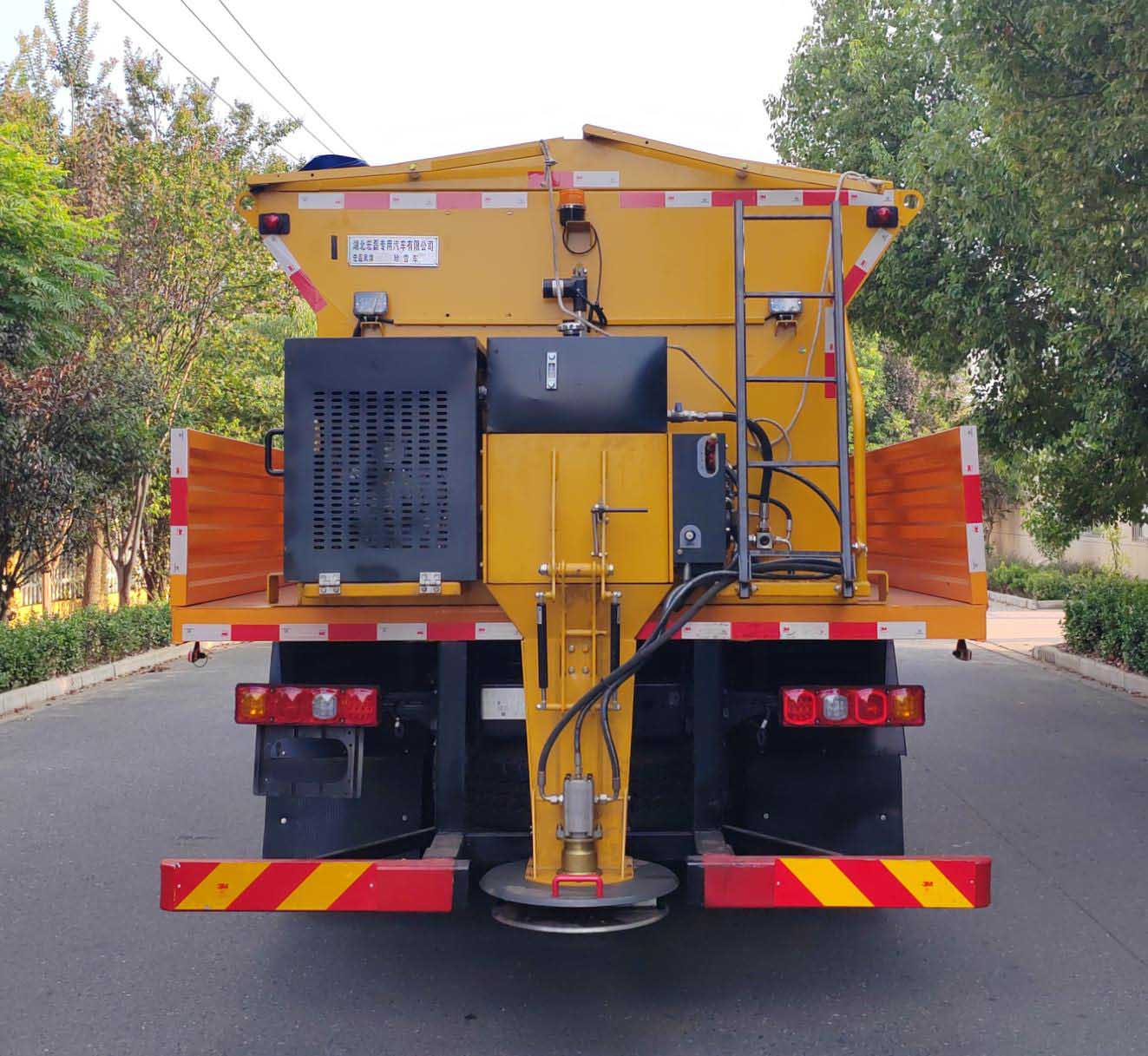 宏磊风牌HLF5180TCXSX型除雪车